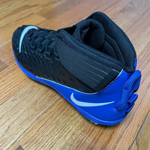 Athletic_Shoes